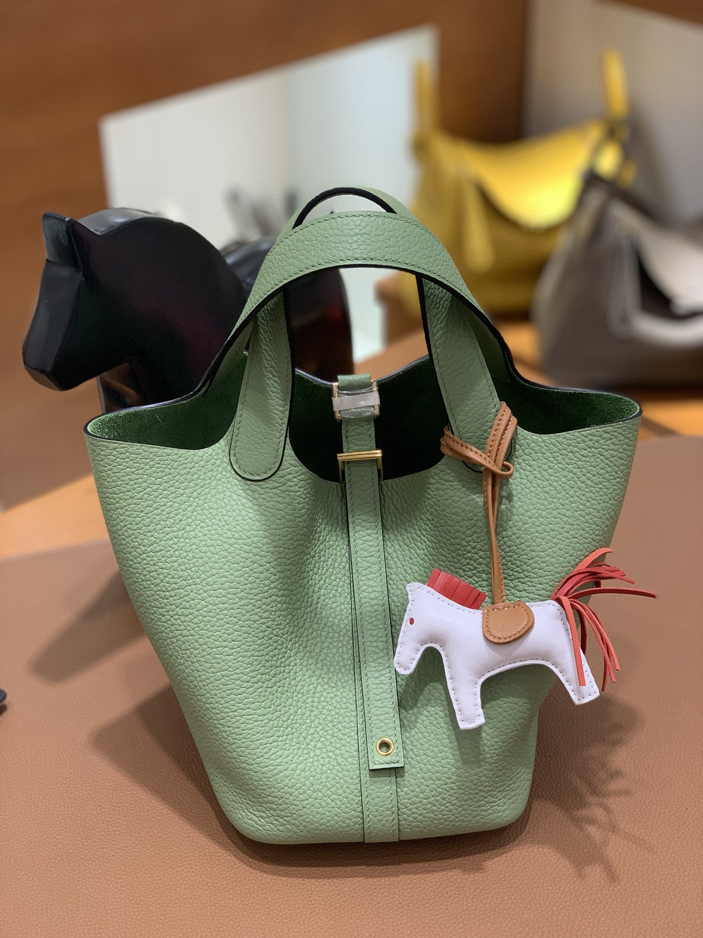 Hermès（爱马仕）Picotin 菜篮子 TC 3i牛油果绿 金扣 18cm