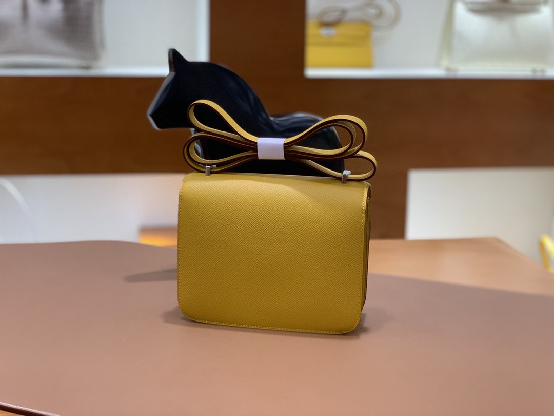 Hermès（爱马仕）Constance 空姐包 Epsom 琥珀黄 19cm 银扣