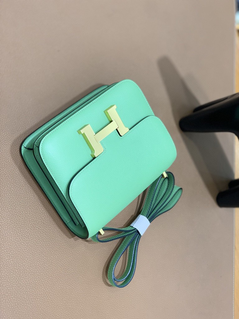 Hermès（爱马仕）Constance 空姐包 Epsom 牛油果绿 19cm 金扣