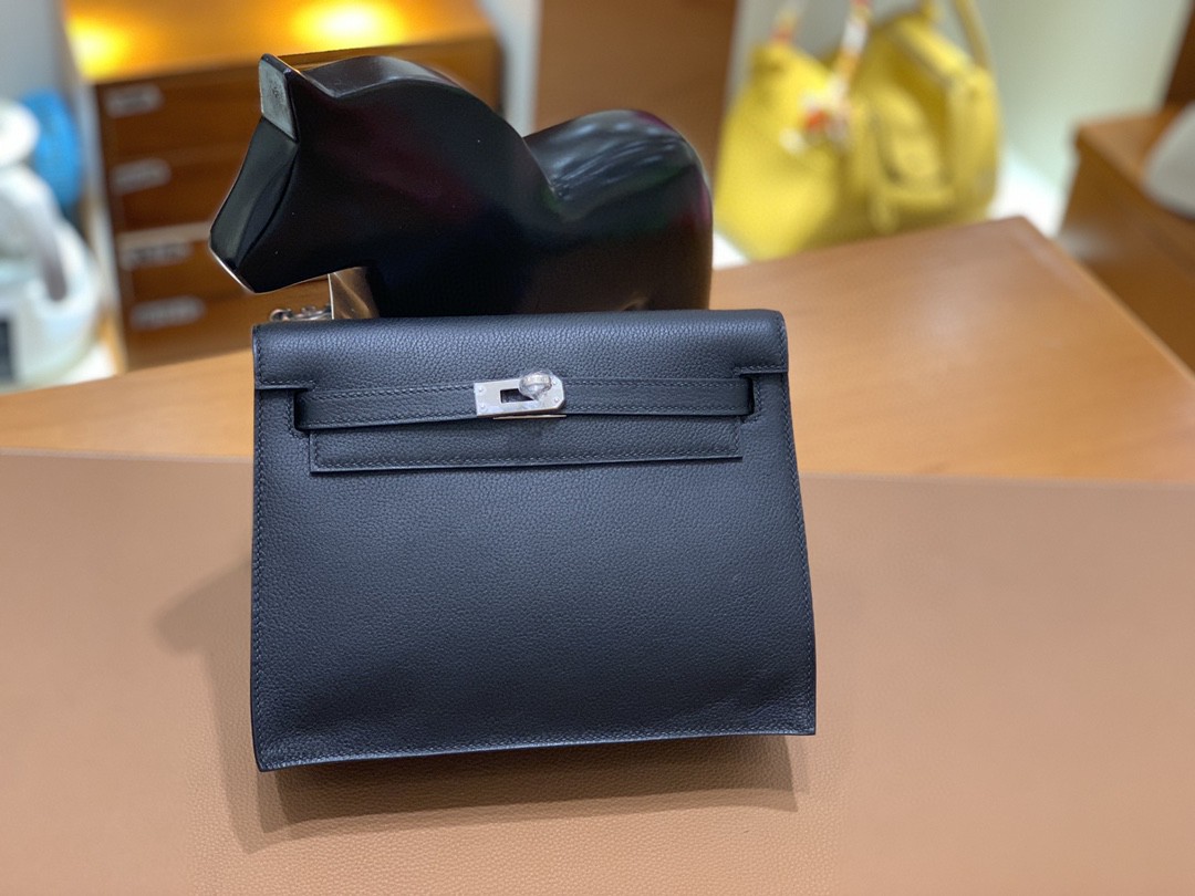 Hermès（爱马仕）Evercolor 黑色 Kelly danse 22cm 银扣 现货