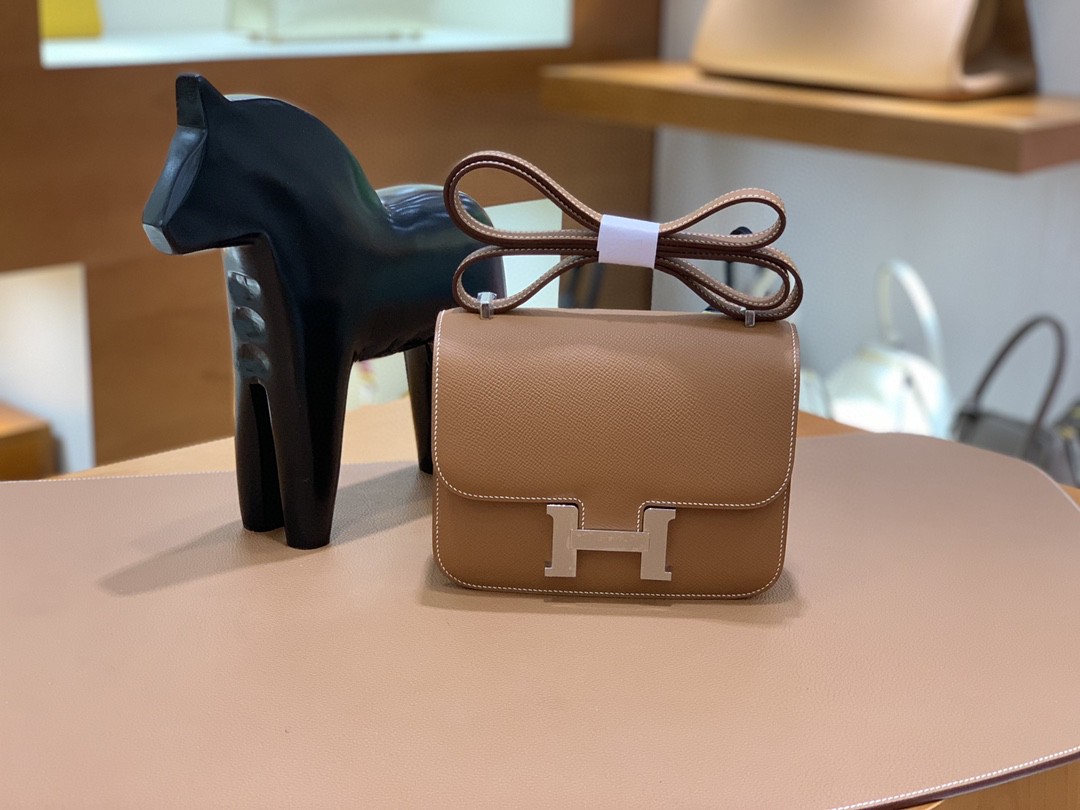 Hermès（爱马仕）Constance 空姐包 Epsom 金棕色 19cm 银扣