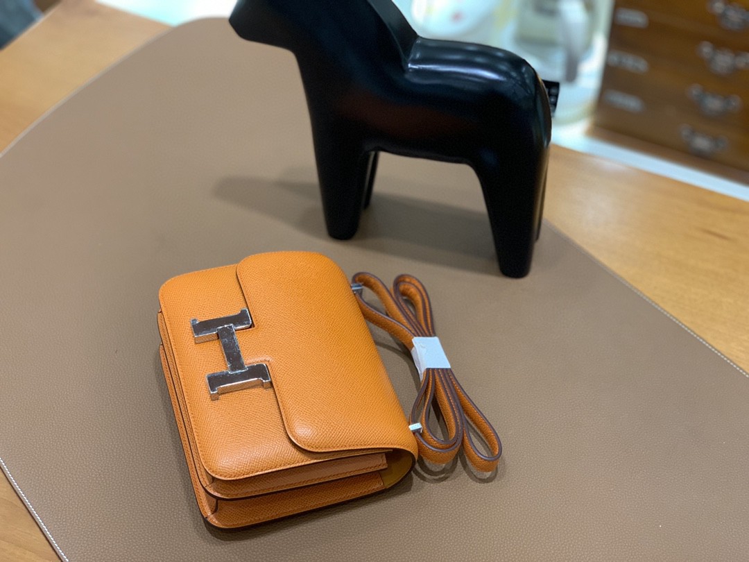 Hermès（爱马仕）Constance 空姐包 Epsom 橙色 19cm 银扣
