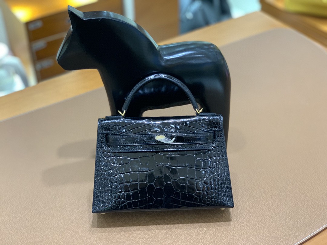 Hermès（爱马仕）mini Kelly 迷你凯莉 亮面美洲鳄 黑色 19cm 金扣