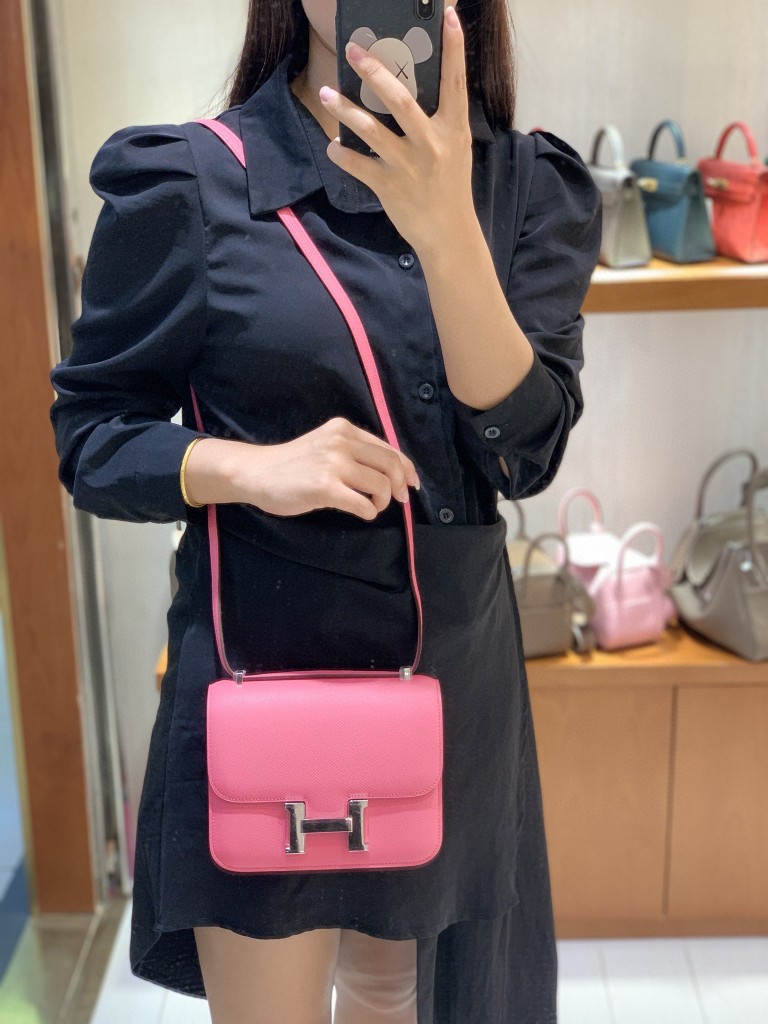 Hermès（爱马仕）Constance 空姐包 Epsom 唇膏粉 19cm 银扣