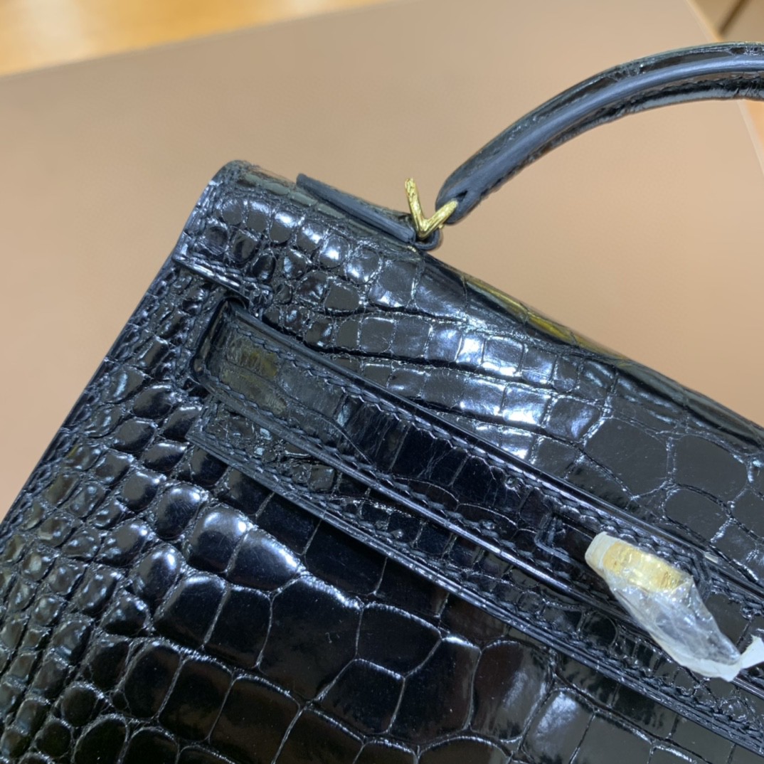 Hermès（爱马仕）mini Kelly 迷你凯莉 亮面美洲鳄 黑色 19cm 金扣