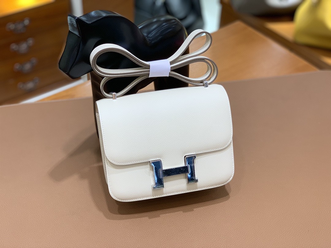 Hermès（爱马仕）Constance 空姐包 Epsom 奶昔白 19cm 银扣