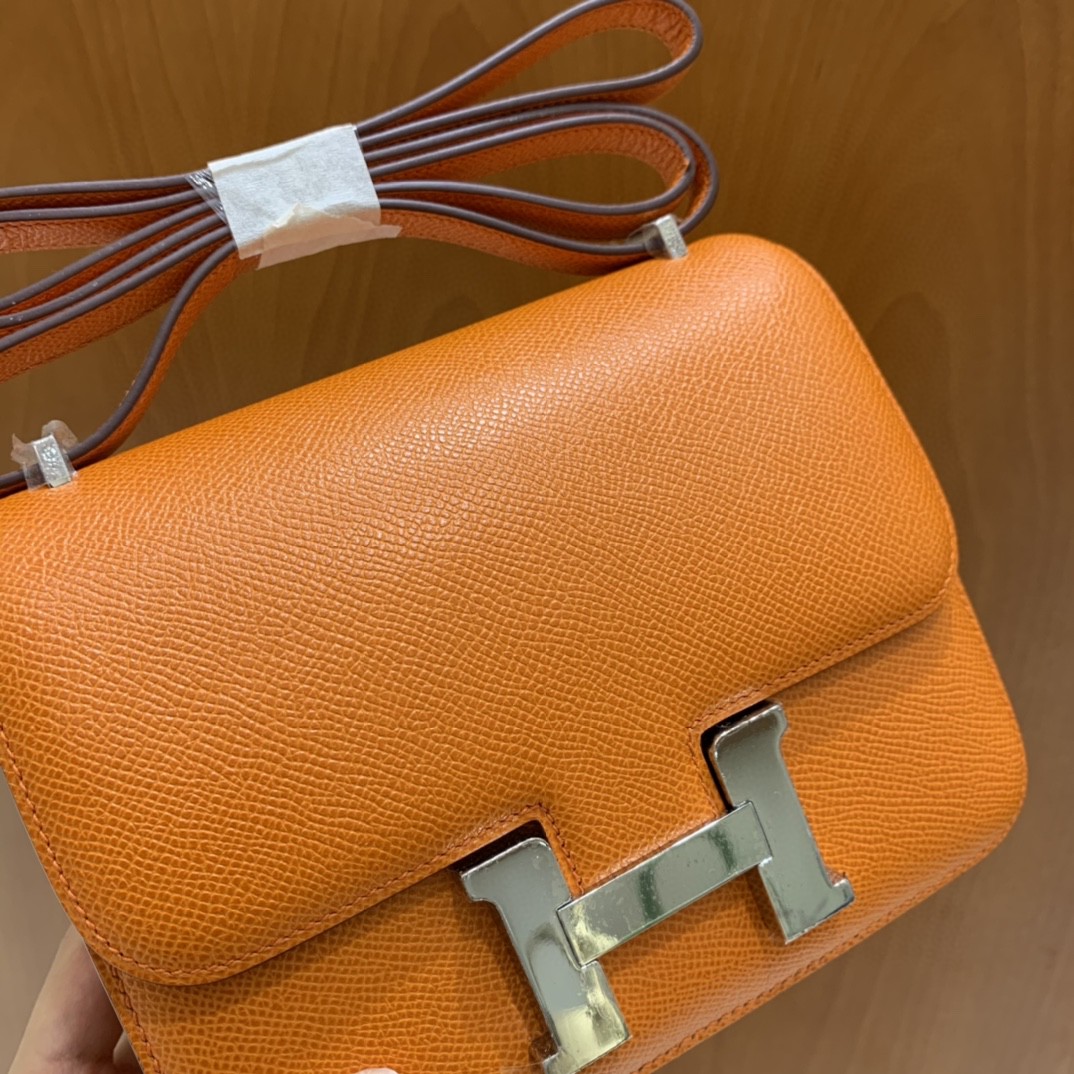 Hermès（爱马仕）Constance 空姐包 Epsom 橙色 19cm 银扣