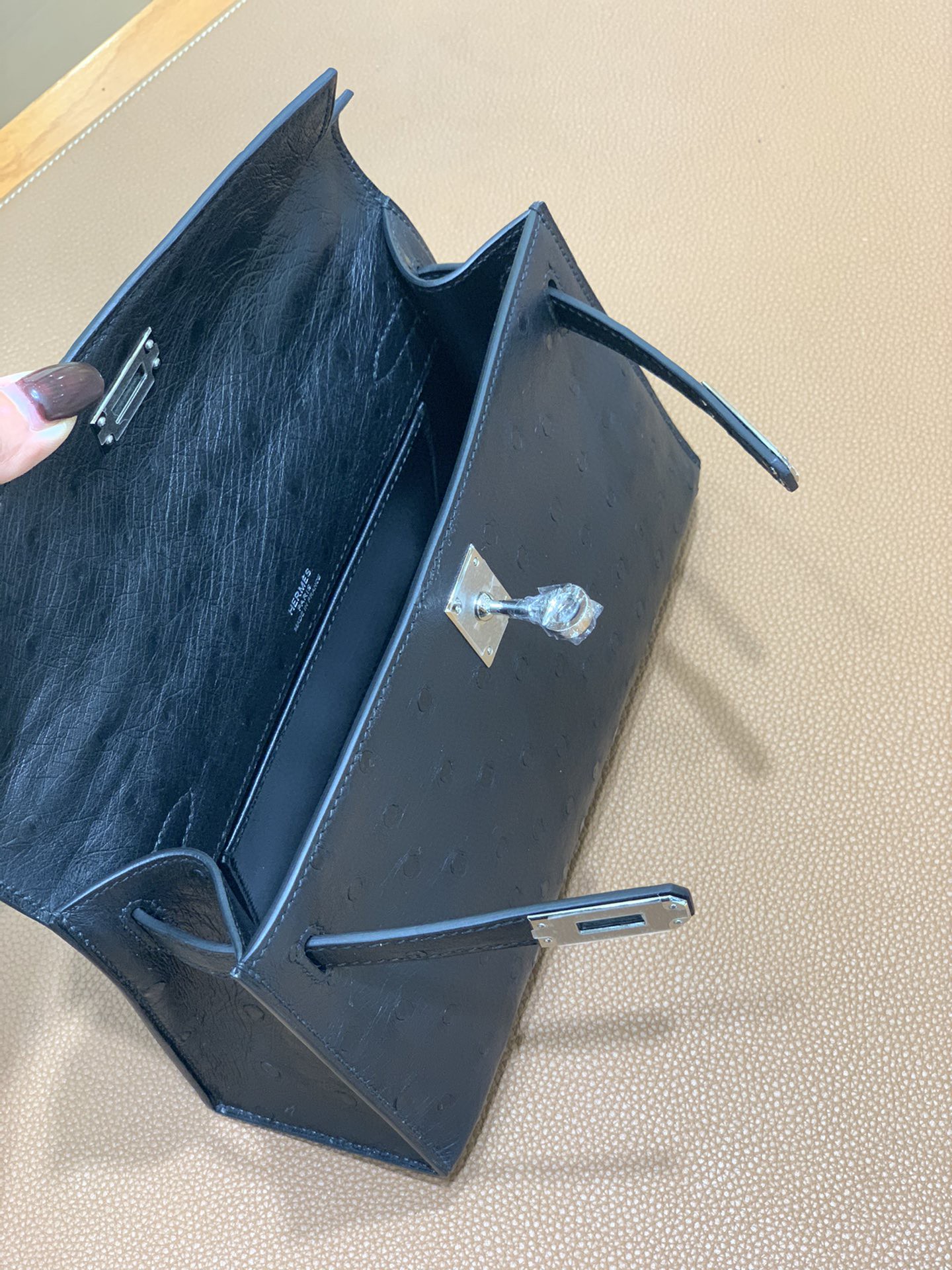 Hermès（爱马仕）mini Kelly 迷你凯莉 鸵鸟皮 黑色 银扣 22
