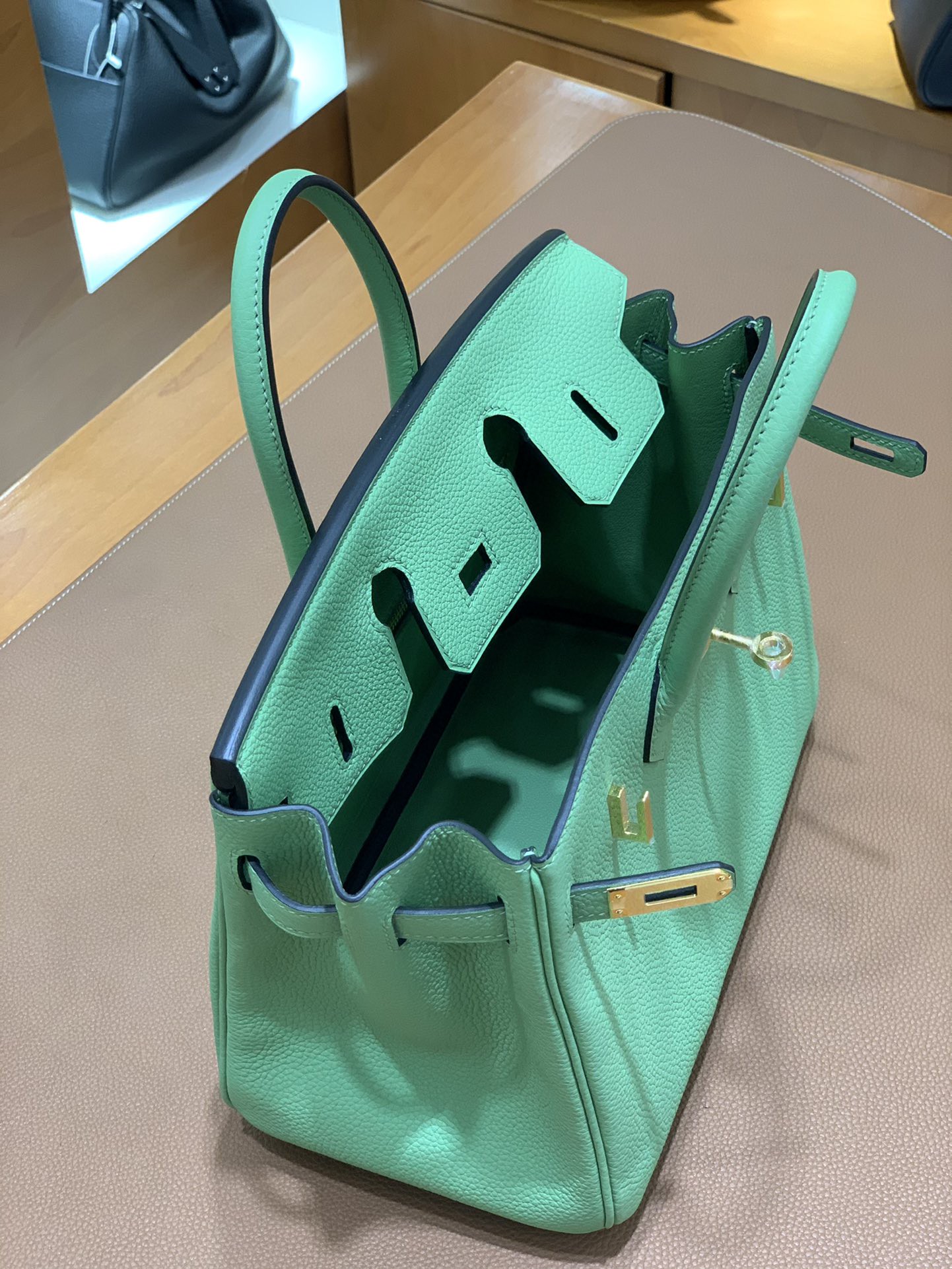 Hermès（爱马仕） Birkin 铂金包 Togo 牛油果绿 金扣 25cm