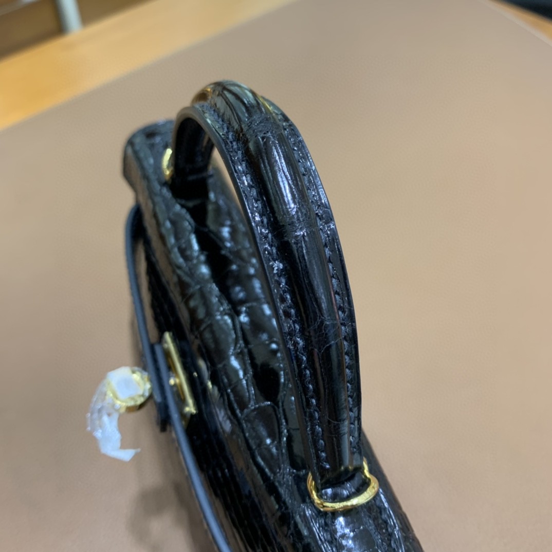 Hermès（爱马仕）mini Kelly 迷你凯莉 亮面美洲鳄 黑色 19cm 金扣