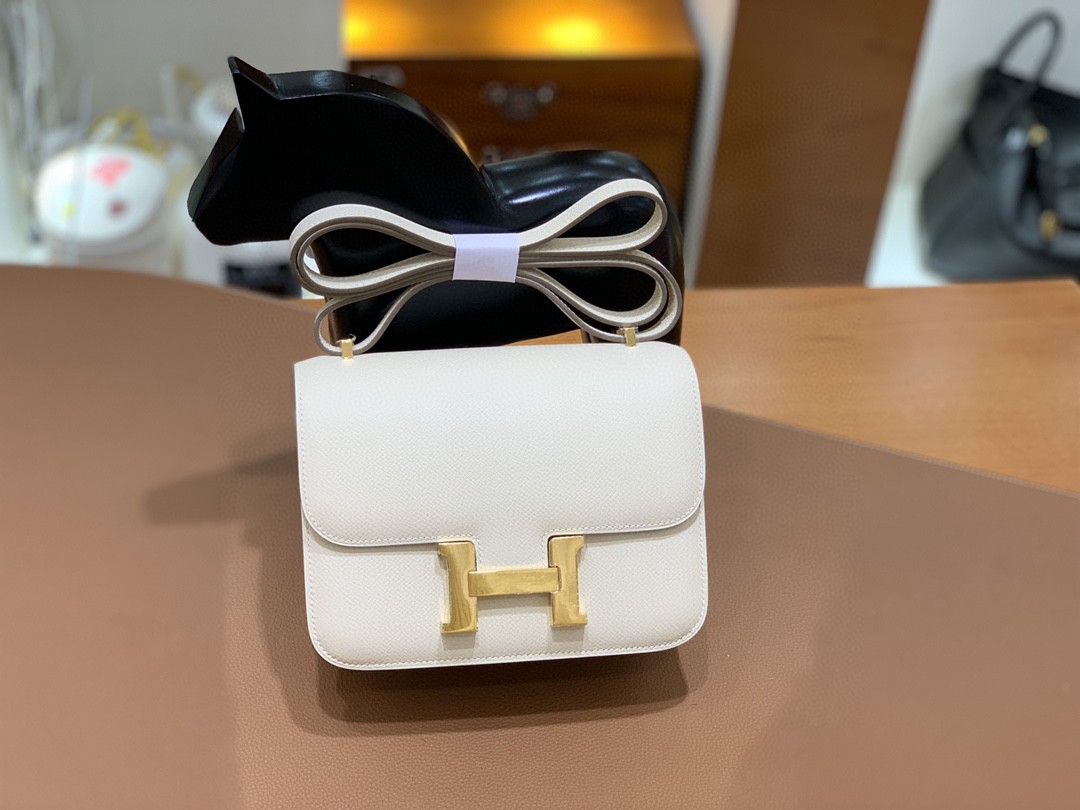 Hermès（爱马仕）Constance 空姐包 Epsom 奶昔白 19cm 金扣