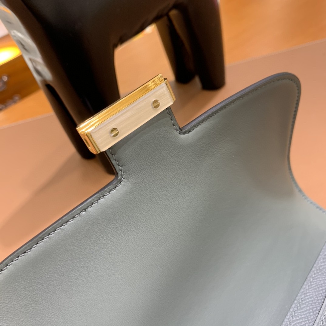 Hermès（爱马仕）Constance 空姐包 Epsom CC63杏仁绿 19cm 金扣