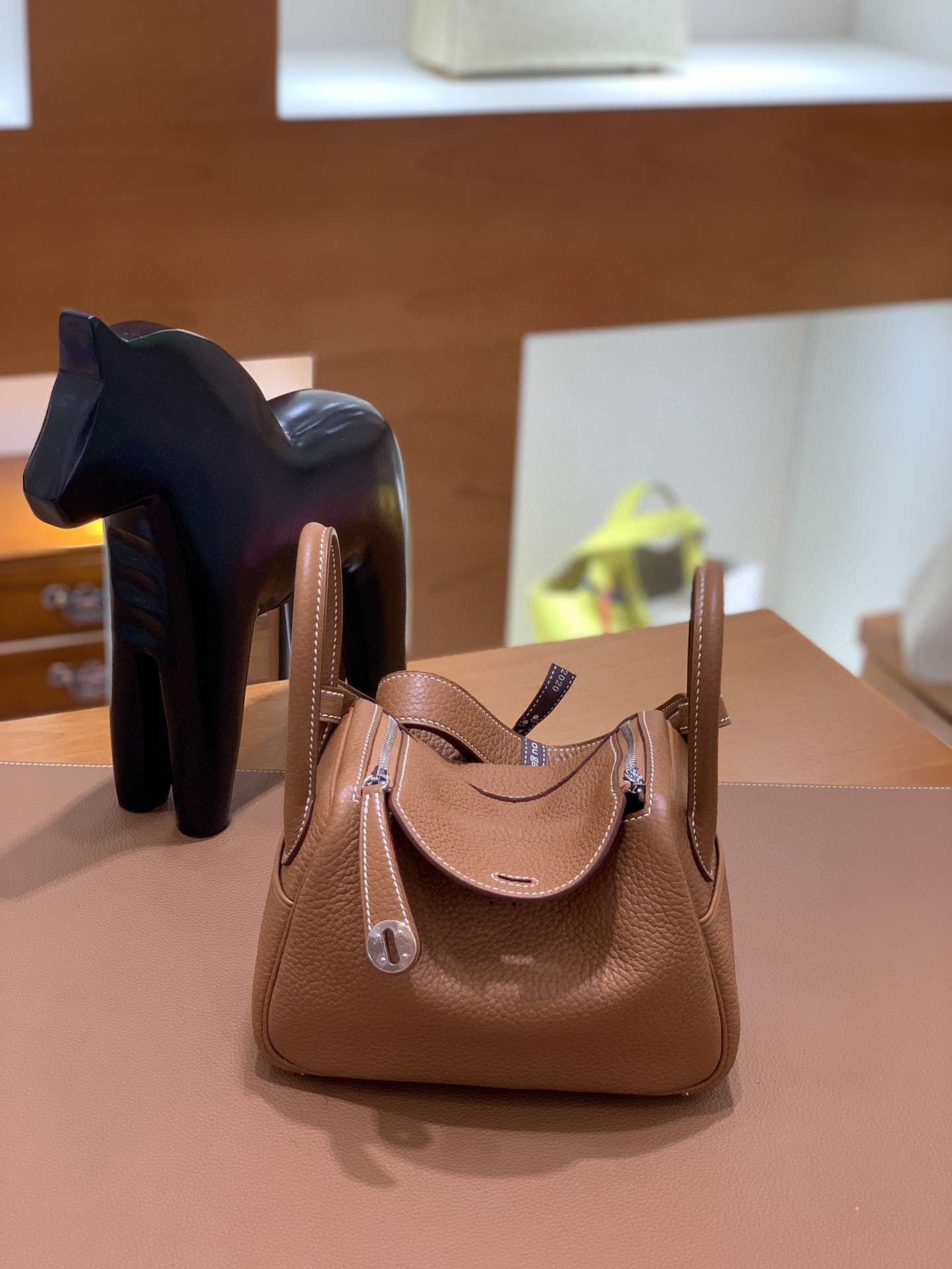 Hermès（爱马仕）mini lindy 迷你琳迪 TC 金棕色 银扣 19cm