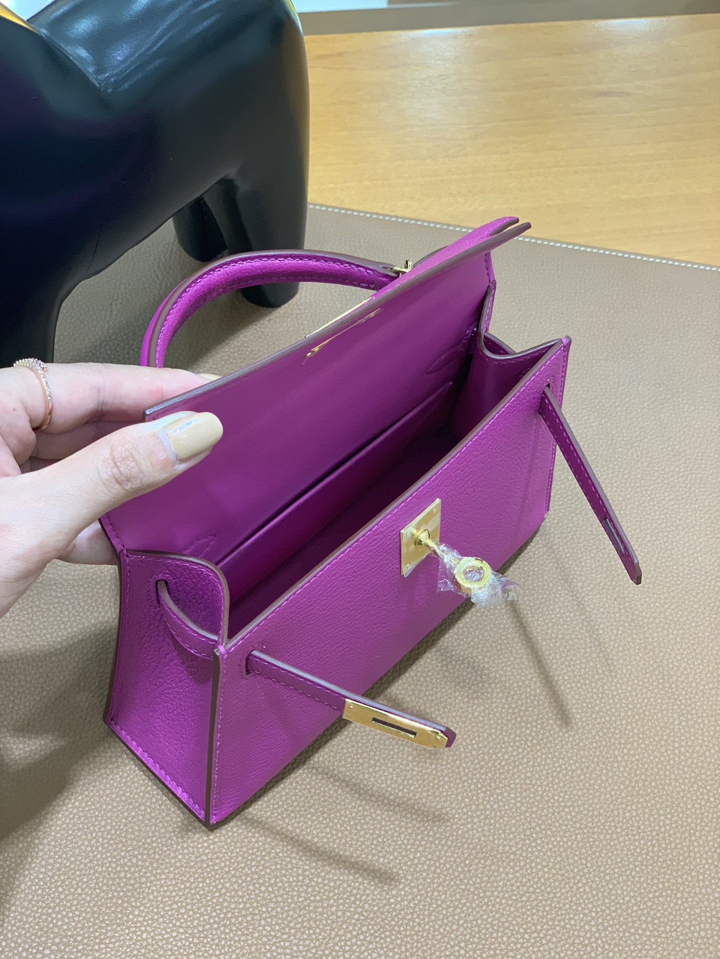 Hermès（爱马仕）mini Kelly 迷你凯莉 山羊皮 玫瑰紫 19cm 金扣