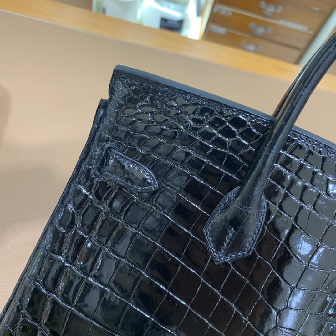 Hermès（爱马仕）Birkin 铂金包 亮面尼罗鳄 黑色 金扣 25cm