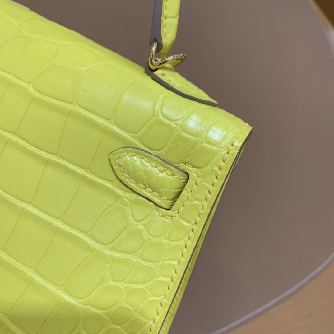 Hermès（爱马仕）mini Kelly 迷你凯莉 雾面美洲鳄 金盏花黄 金扣 19cm