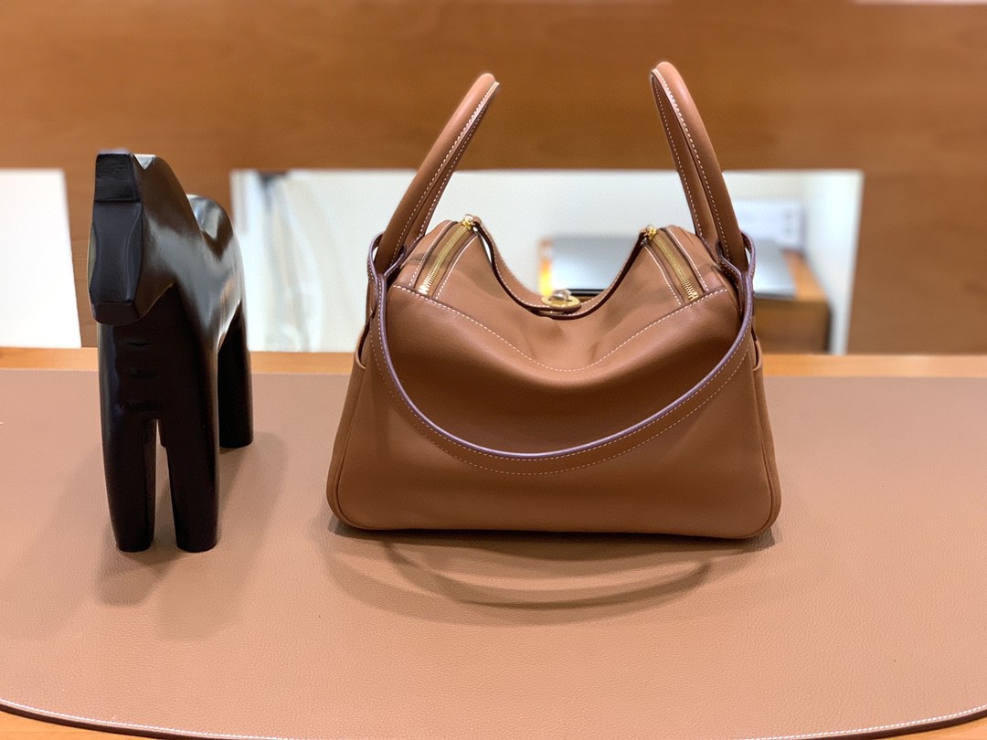 Hermès（爱马仕）Lindy 琳迪包 Swift 金棕色 金扣 26cm