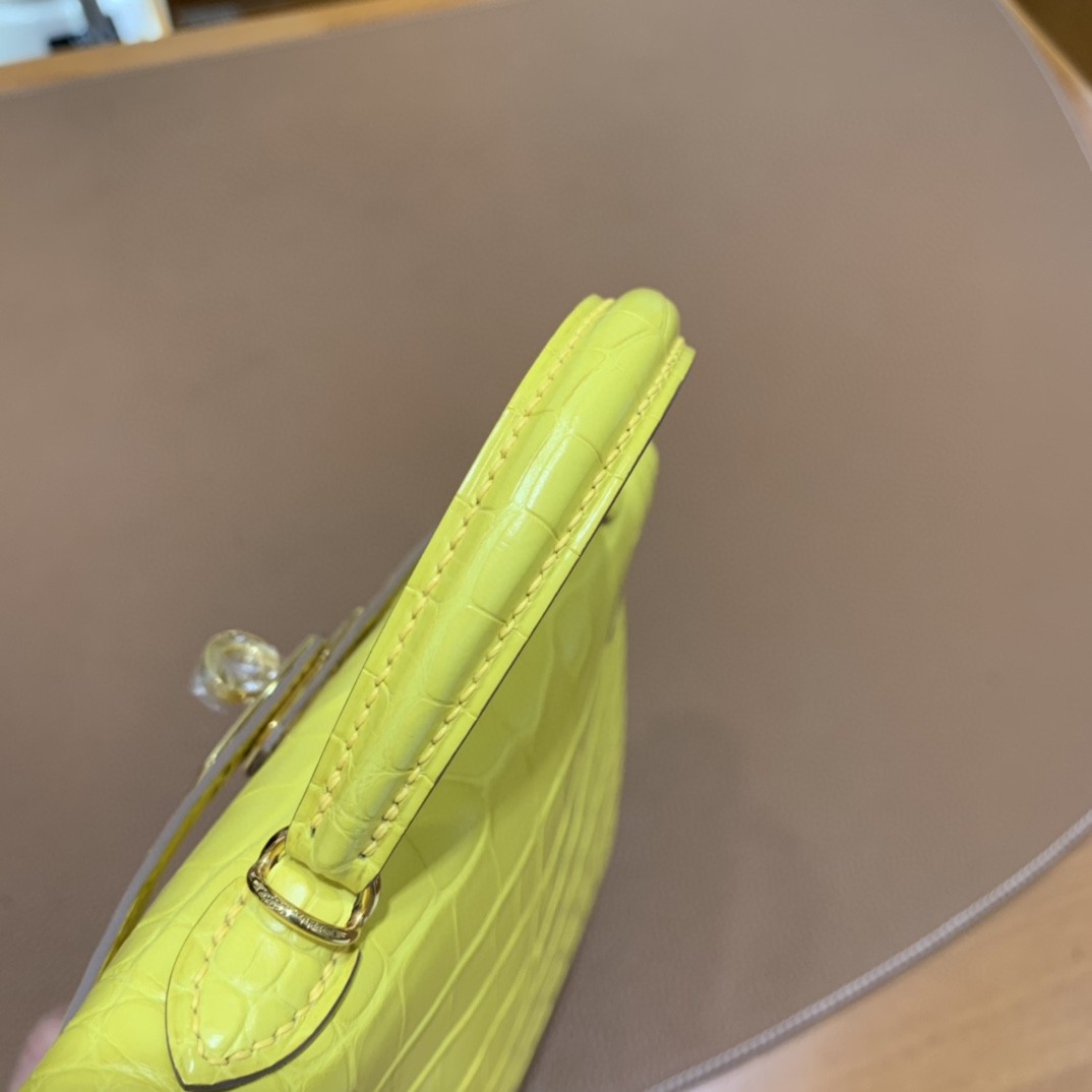 Hermès（爱马仕）mini Kelly 迷你凯莉 雾面美洲鳄 金盏花黄 金扣 19cm