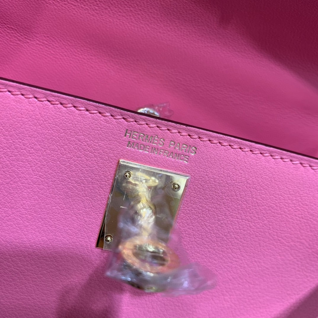 Hermès（爱马仕）minikelly 迷你凯莉 Swift 8w唇膏粉 19cm 金扣