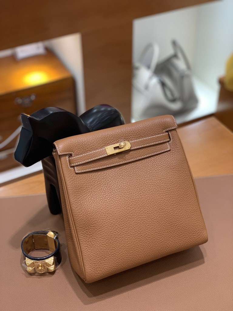 Hermès（爱马仕）Kelly ado 金棕色 TC 金扣 20cm