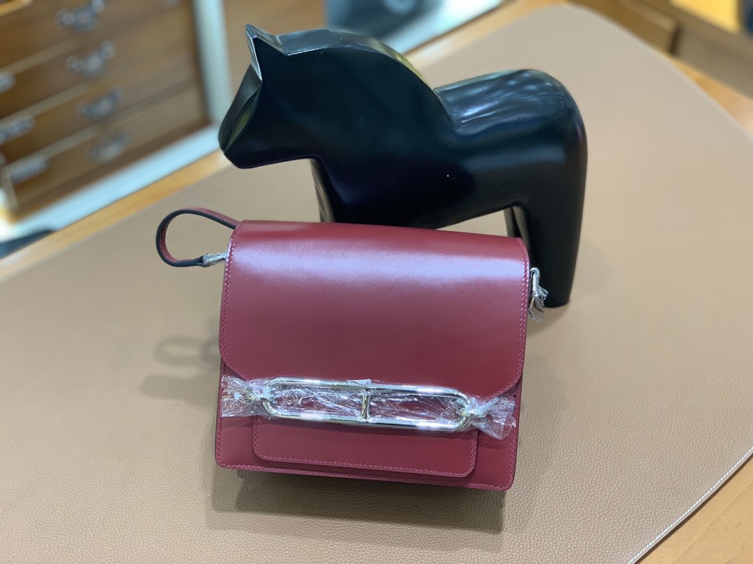 Hermès（爱马仕）Roulis 猪鼻包 Box 宝石红 银扣 18cm