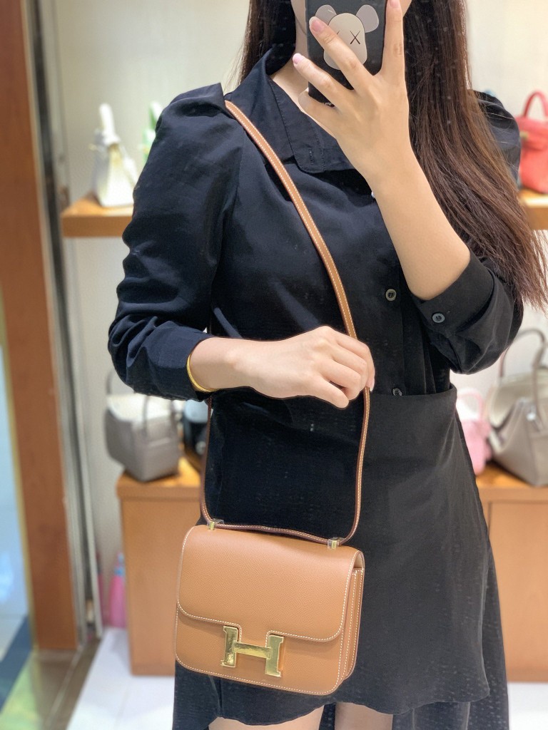 Hermès（爱马仕）Constance 空姐包 Epsom 金棕色 19cm 金扣