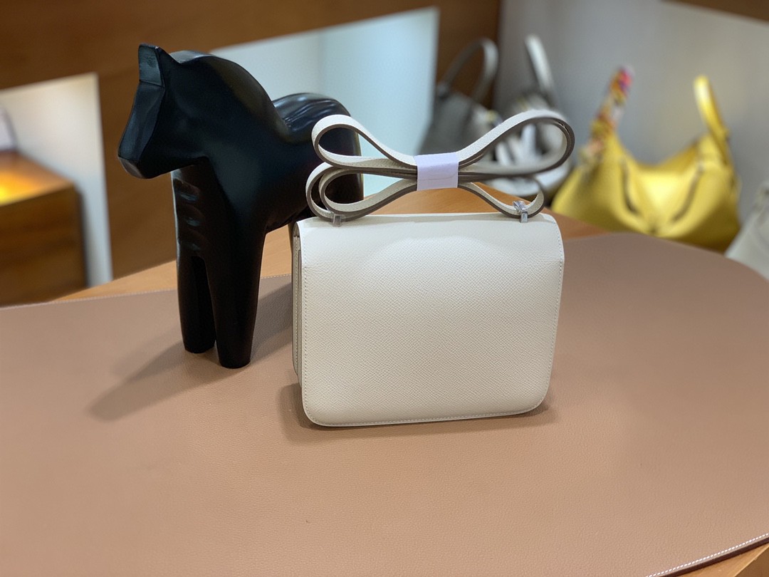 Hermès（爱马仕）Constance 空姐包 Epsom 奶昔白 19cm 银扣