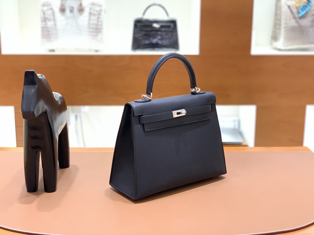 Hermès（爱马仕） Kelly 凯莉包 Epsom皮 黑色 银扣 25cm 现货