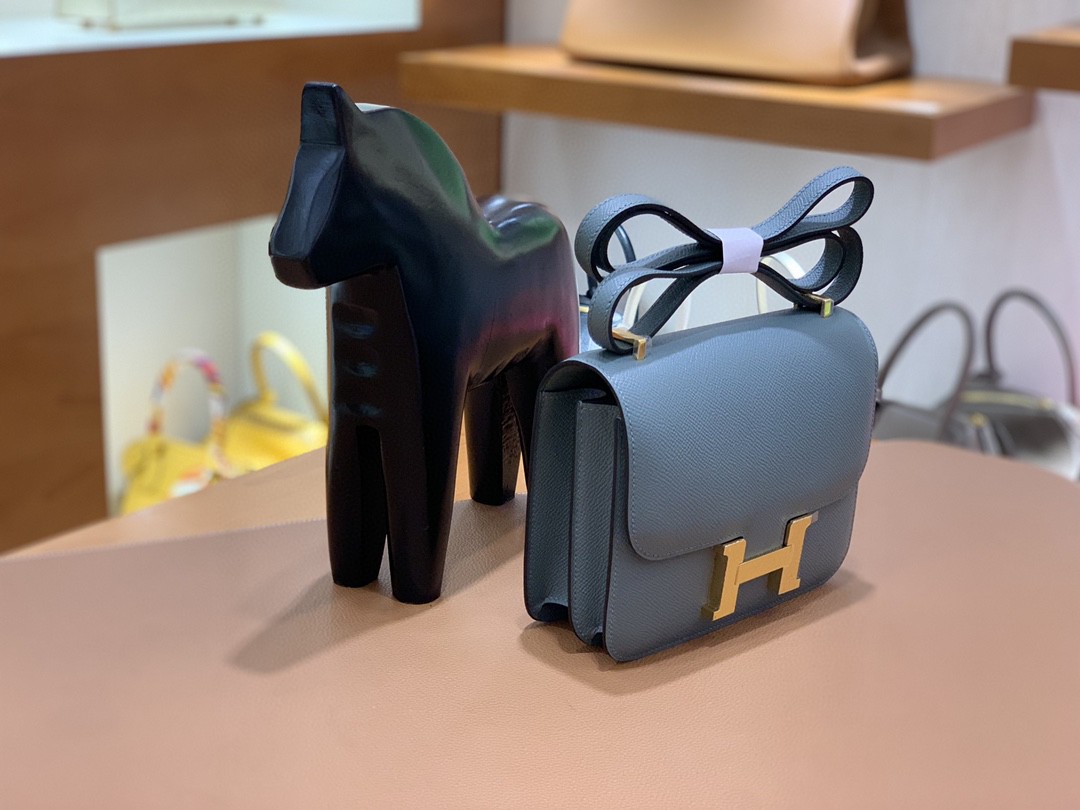 Hermès（爱马仕）Constance 空姐包 Epsom CC63杏仁绿 19cm 金扣