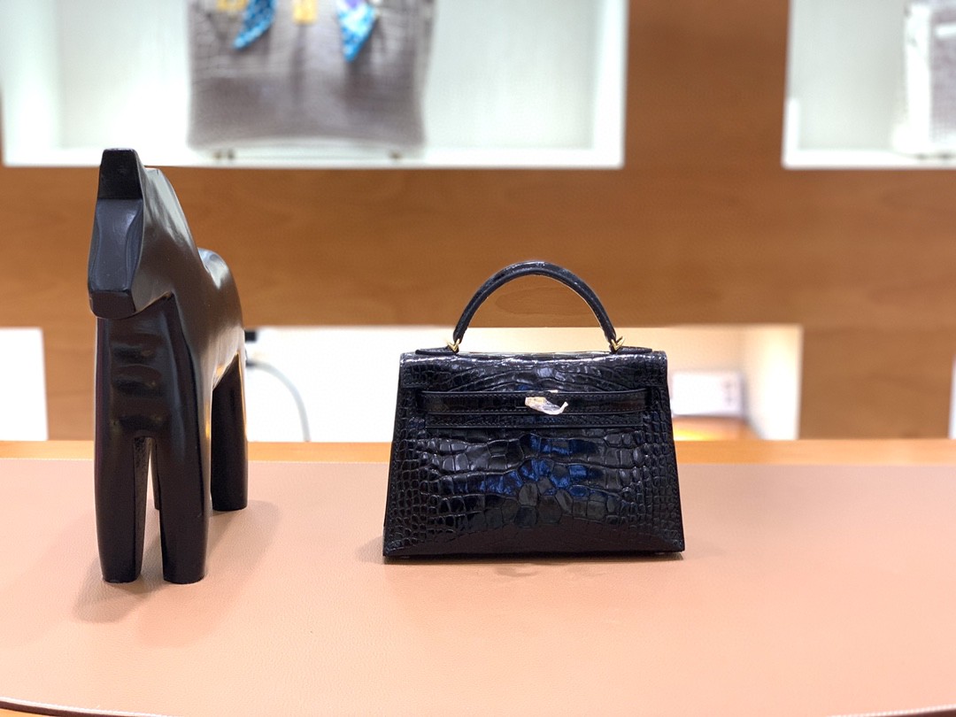 Hermès（爱马仕）mini Kelly 迷你凯莉 亮面美洲鳄 黑色 19cm 金扣