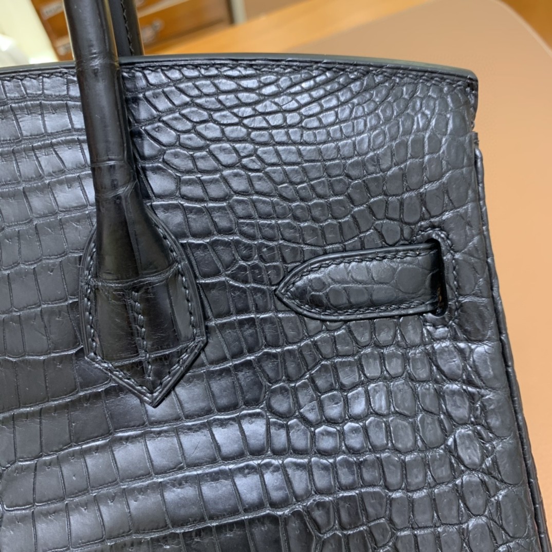 Hermès（爱马仕）Birkin 铂金包 雾面湾鳄 黑色 银扣 30cm