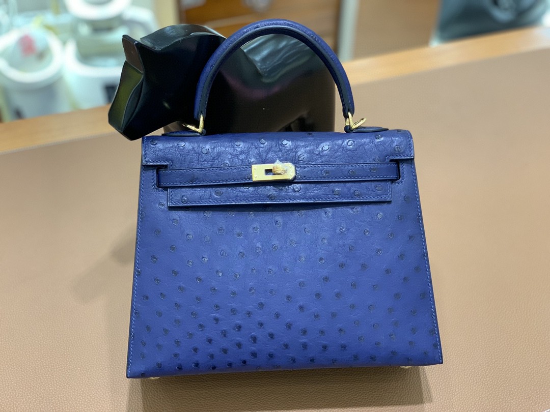 Hermès（爱马仕）Kelly 凯莉包 鸵鸟皮 马耳他蓝 金扣 25cm