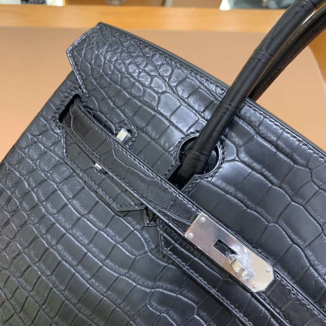 Hermès（爱马仕）Birkin 铂金包 雾面湾鳄 黑色 银扣 30cm
