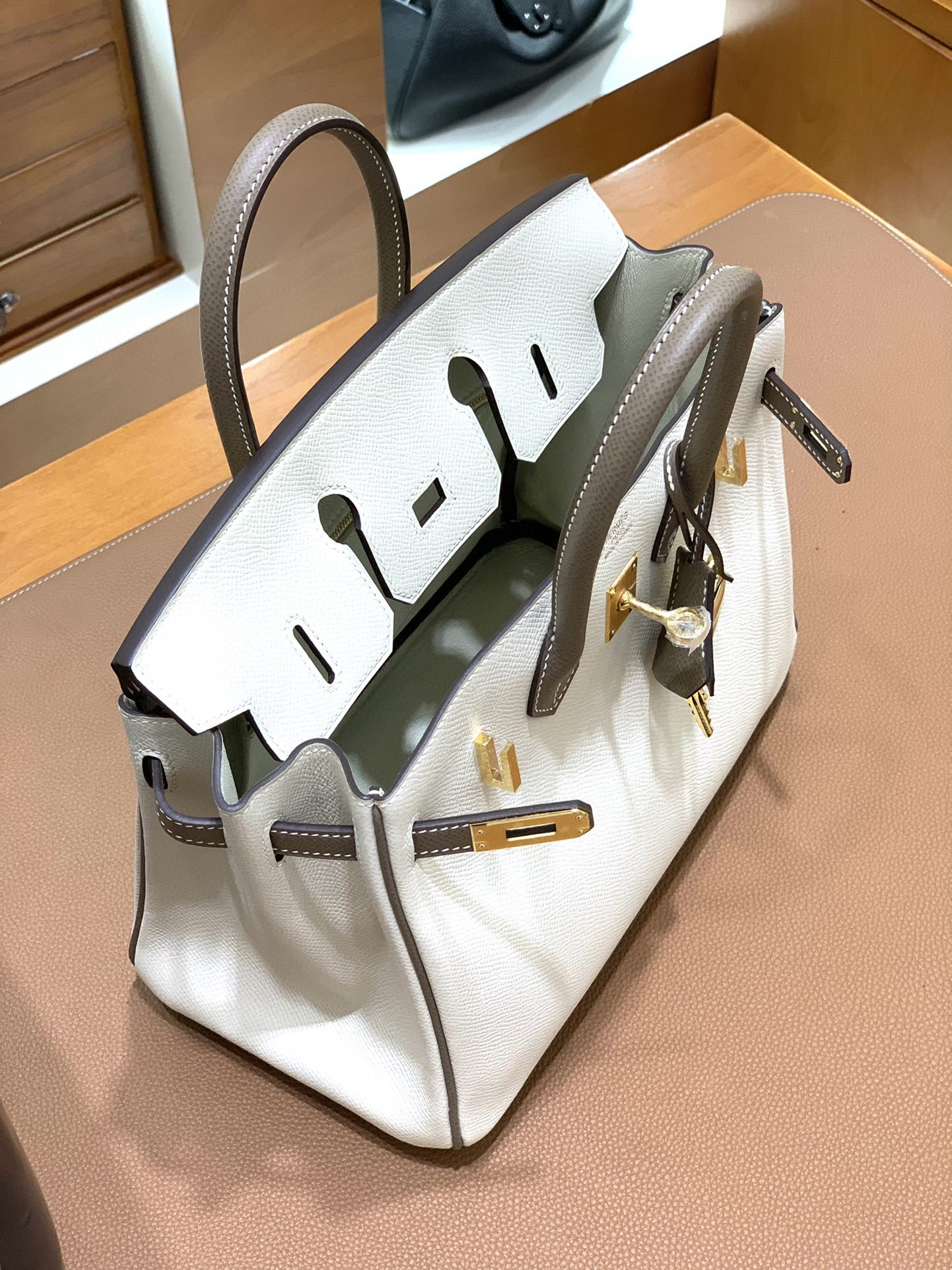 Hermès（爱马仕）Birkin 铂金包 Epsom 奶昔白拼大象灰 金扣 25CM