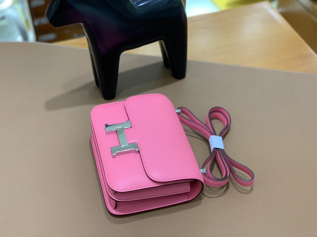 Hermès（爱马仕）Constance 空姐包 Epsom 唇膏粉 19cm 银扣