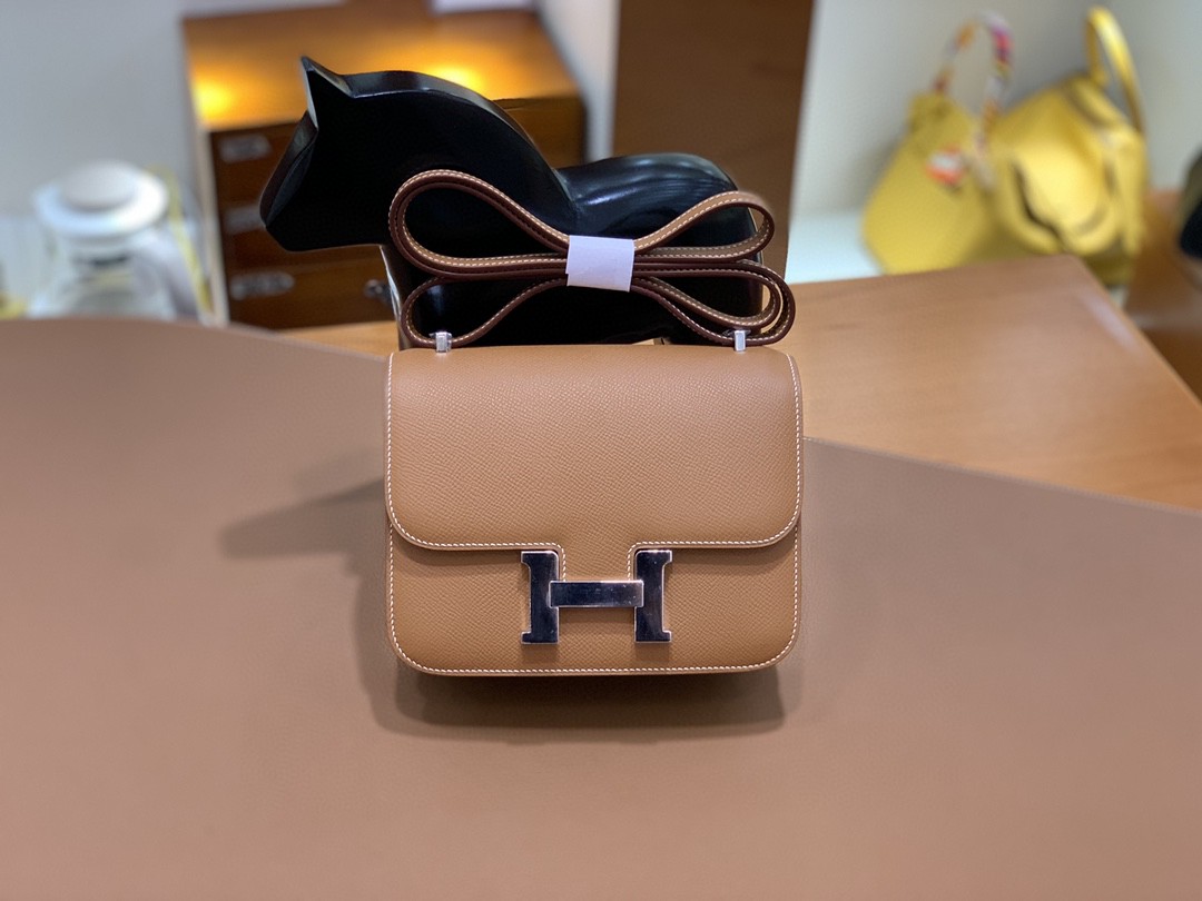 Hermès（爱马仕）Constance 空姐包 Epsom 金棕色 19cm 银扣
