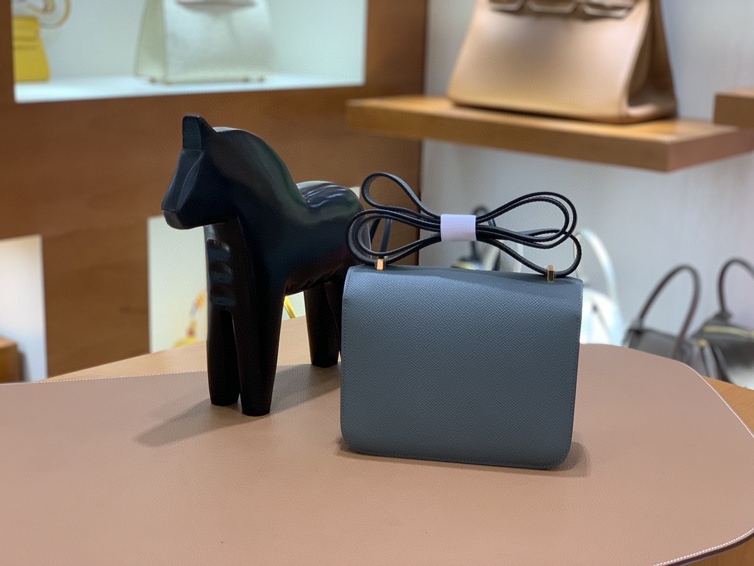 Hermès（爱马仕）Constance 空姐包 Epsom CC63杏仁绿 19cm 金扣