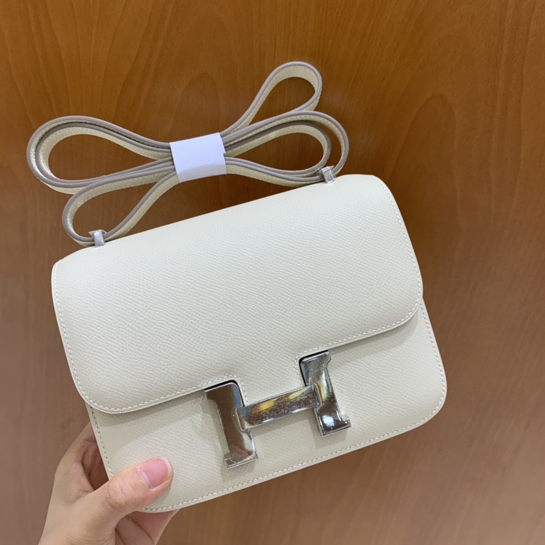 Hermès（爱马仕）Constance 空姐包 Epsom 奶昔白 19cm 银扣