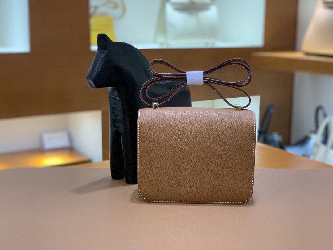 Hermès（爱马仕）Constance 空姐包 Epsom 金棕色 19cm 金扣