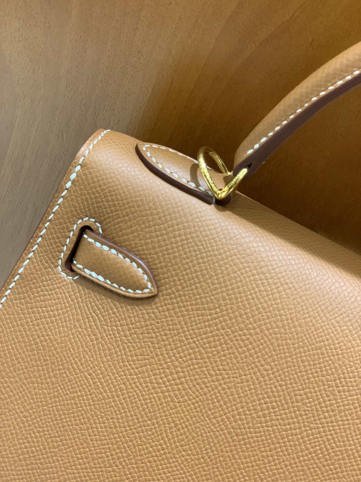 Hermès（爱马仕）Kelly 凯莉包 Epsom 金棕色 金扣 25cm