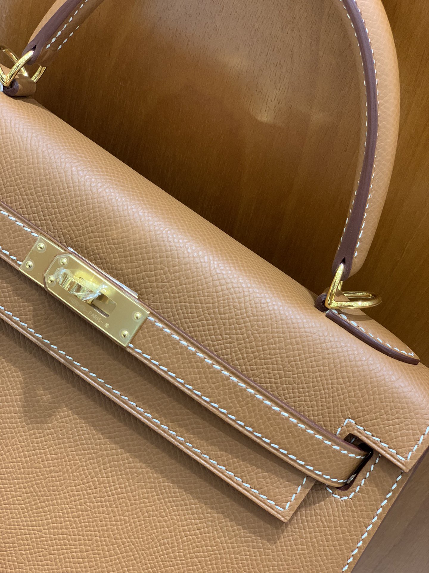 Hermès（爱马仕）Kelly 凯莉包 Epsom 金棕色 金扣 25cm