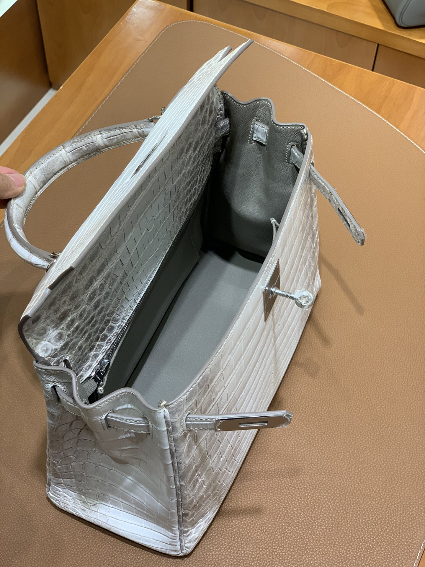 Hermès（爱马仕）Kelly 凯莉包 尼罗鳄 喜马拉雅 28 银扣
