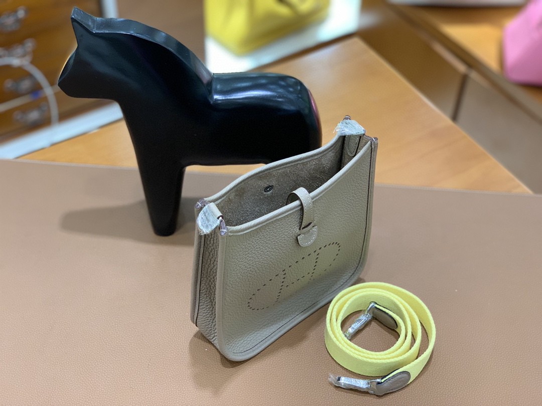 Hermès（爱马仕）Evelyne 伊芙琳 TC 斑鸠灰 银扣 16cm