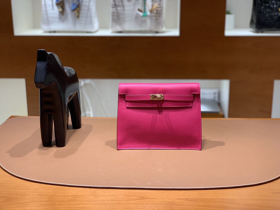 Hermès（爱马仕）Kelly Danse 跳舞包 Evercolor 极致粉 22cm 金扣