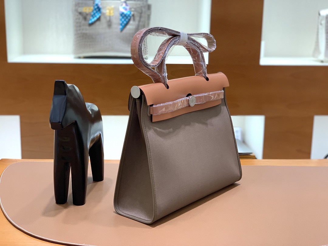 Hermès（爱马仕）herbag Box帆布 金棕色拼大象灰 银扣 31cm