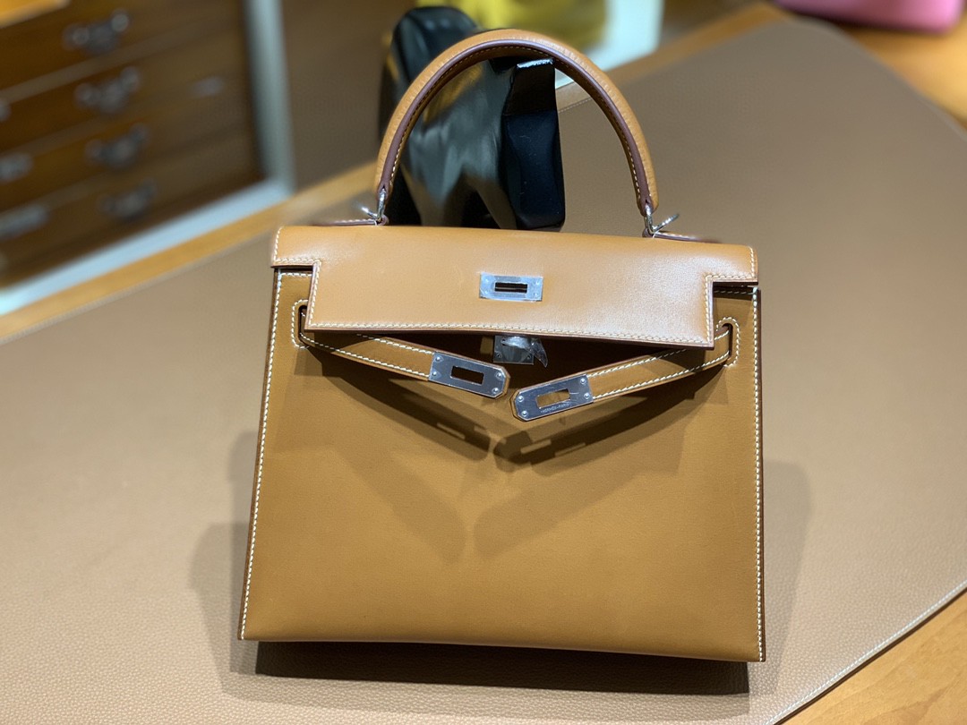 Hermès（爱马仕）Kelly 凯莉包 马鞍皮 金棕色 银扣 25cm