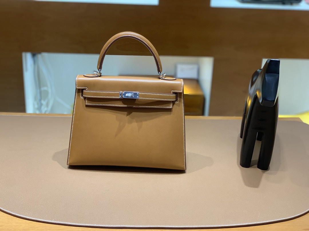 Hermès（爱马仕）Kelly 凯莉包 马鞍皮 金棕色 银扣 25cm