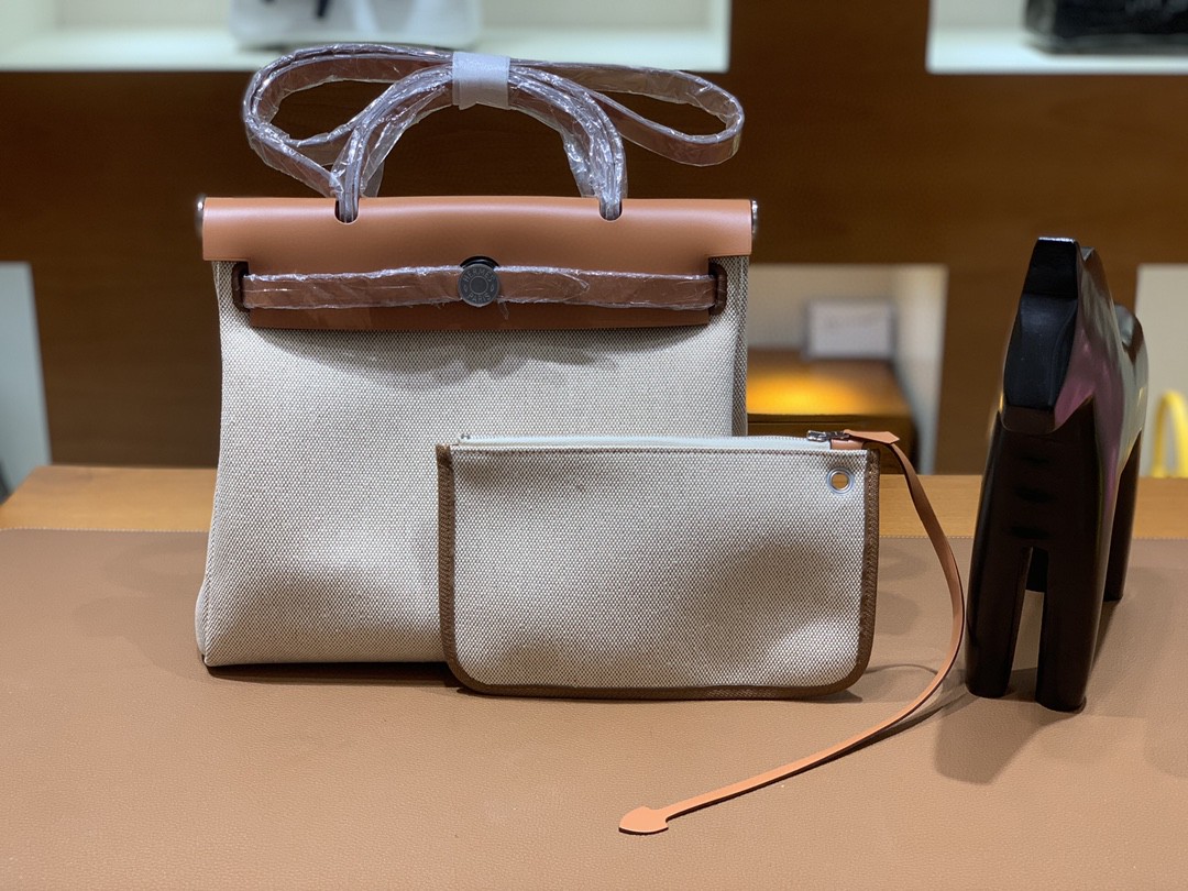 Hermès（爱马仕）Herbag Box 拼 帆布 金棕色 拼 米白 银扣 31cm