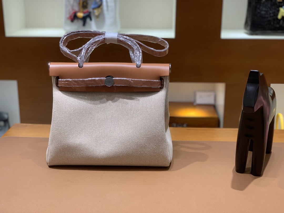 Hermès（爱马仕）Herbag Box 拼 帆布 金棕色 拼 米白 银扣 31cm