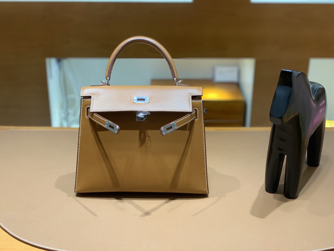 Hermès（爱马仕）Kelly 凯莉包 马鞍皮 金棕色 银扣 25cm